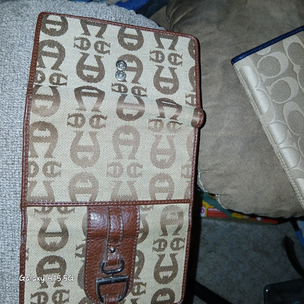 ๐ Etienne Aigner Signature Wallet ๐ - Picture 3 of 14